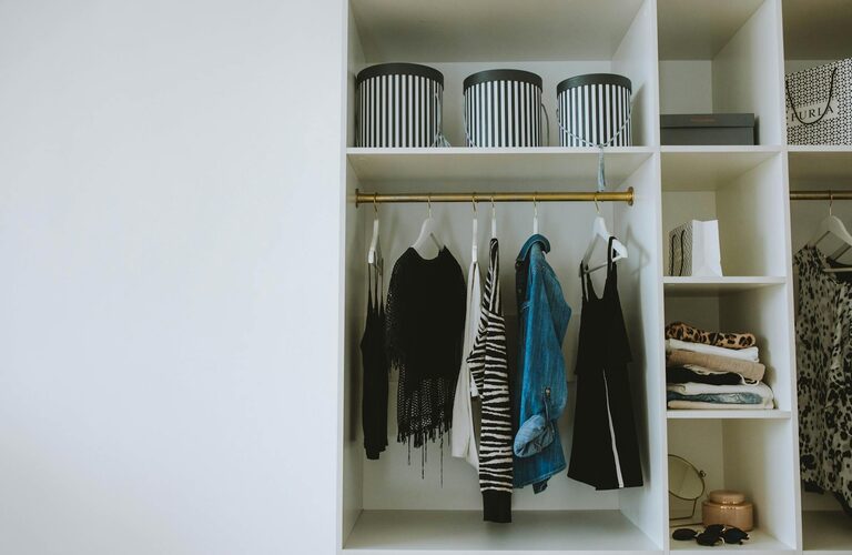 How to Store Seasonal Clothes Efficiently: Tips for a Clutter-Free Closet